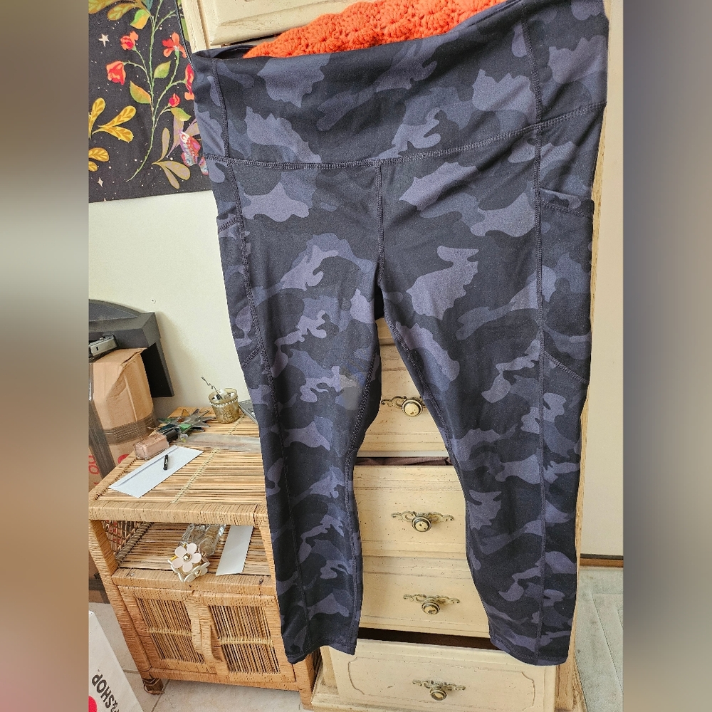 Yogalicous-Lux Camo High Waist Ankle Leggings♡NWOT